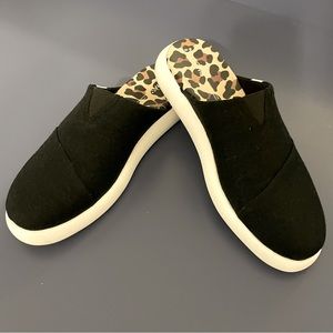 Toms Women’s Slip on Shoe in Black, Size 10